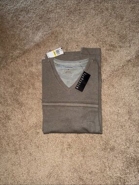Van Heusen V-Neck Sweater in Taupe Gray